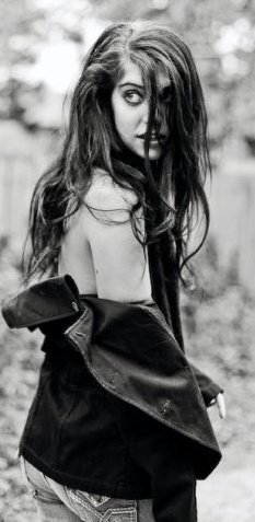 Female model photo shoot of Luna Brenn