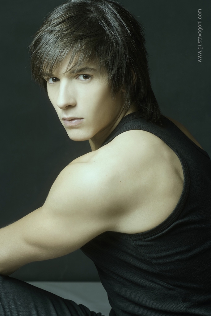 Male model photo shoot of Raul Ramos