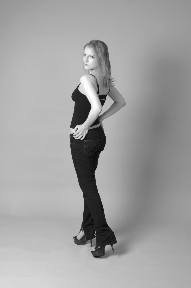 Female model photo shoot of emma vanderbilt