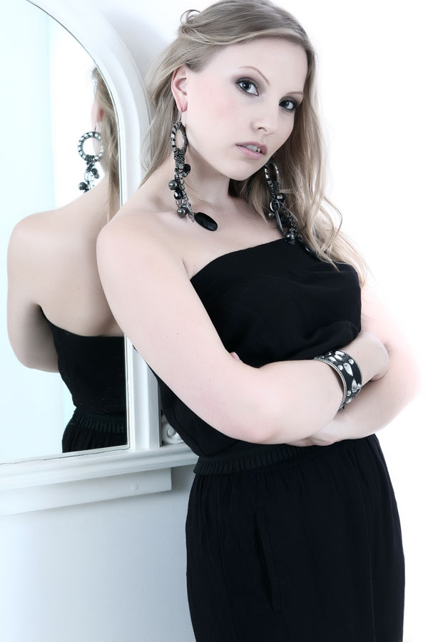 Female model photo shoot of Ma-ka-ri