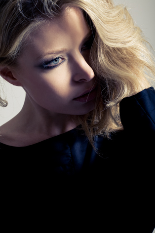 Female model photo shoot of Tania Alineri