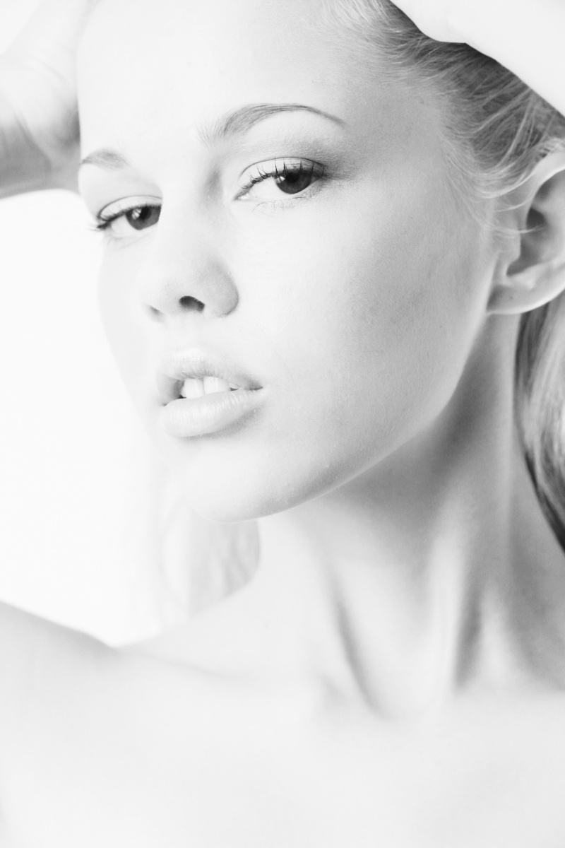 Female model photo shoot of Samantha Erickson