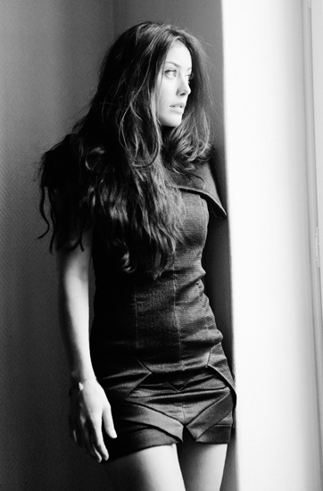 Female model photo shoot of Alie Suvélor Stylist
