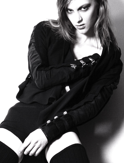 Female model photo shoot of Joanna Ritzonova