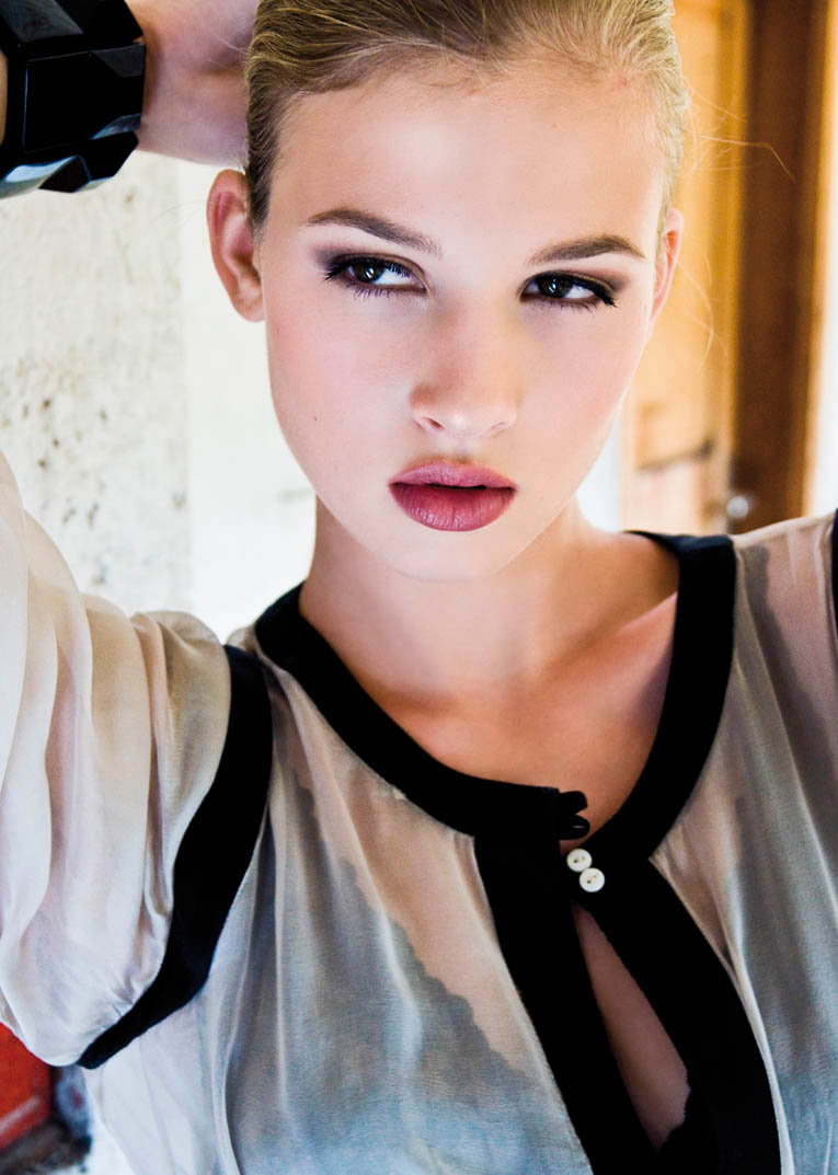 Female model photo shoot of Le Veronica 