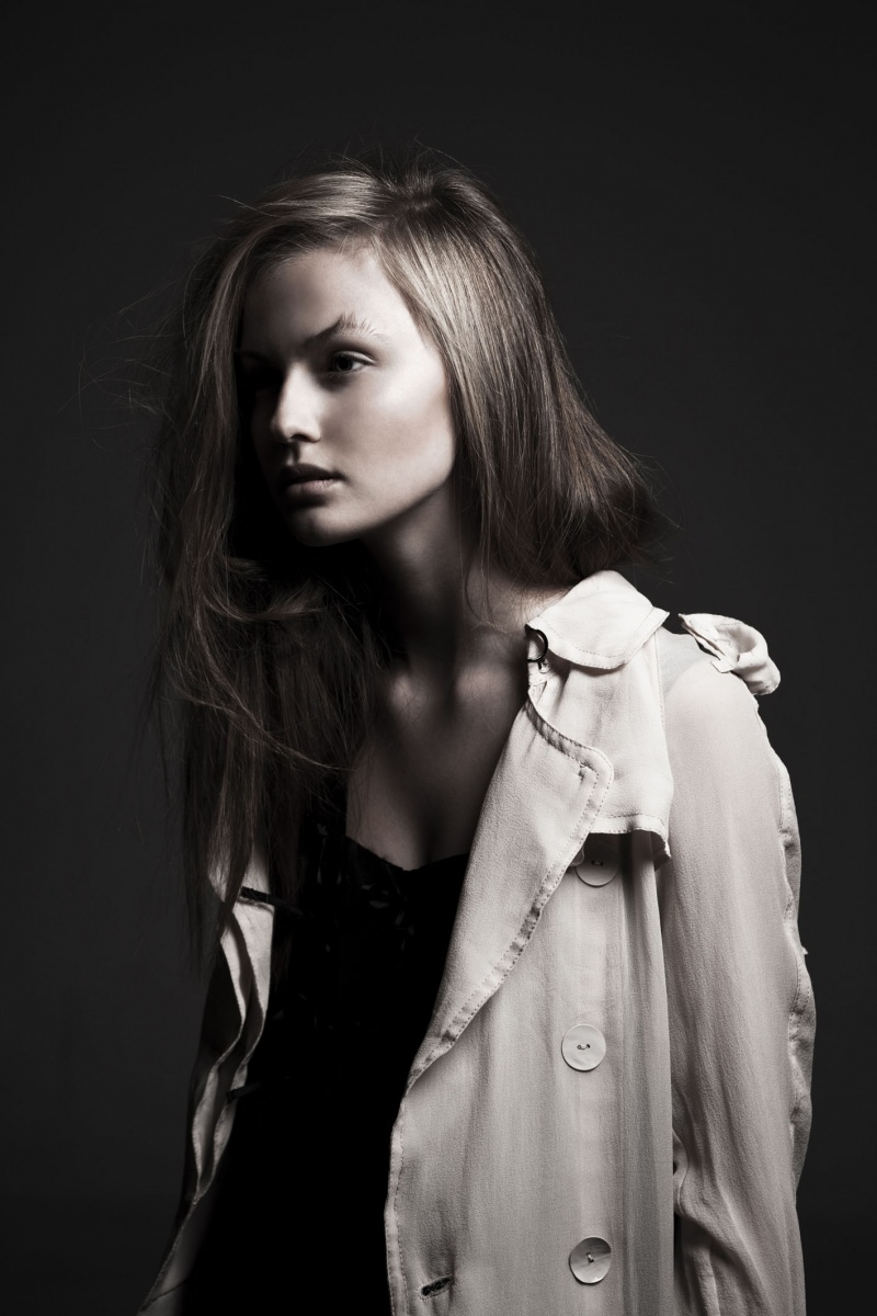 Female model photo shoot of Serena Locatelli