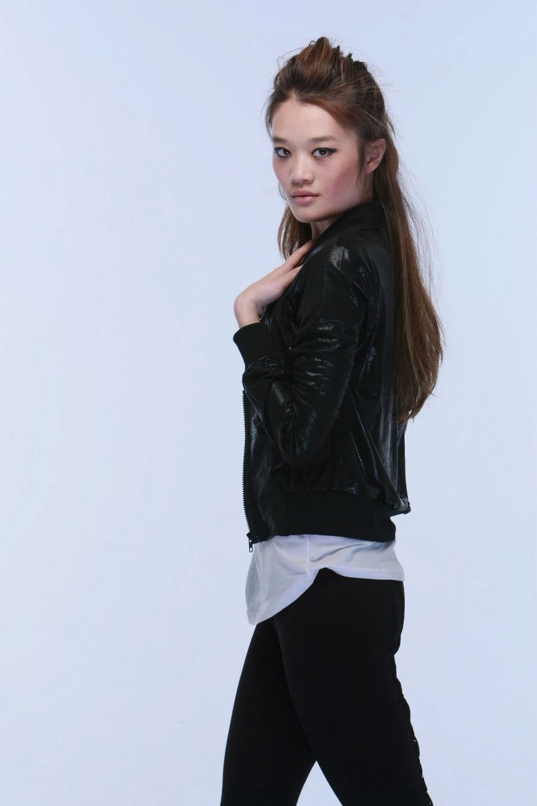 Female model photo shoot of Leryn