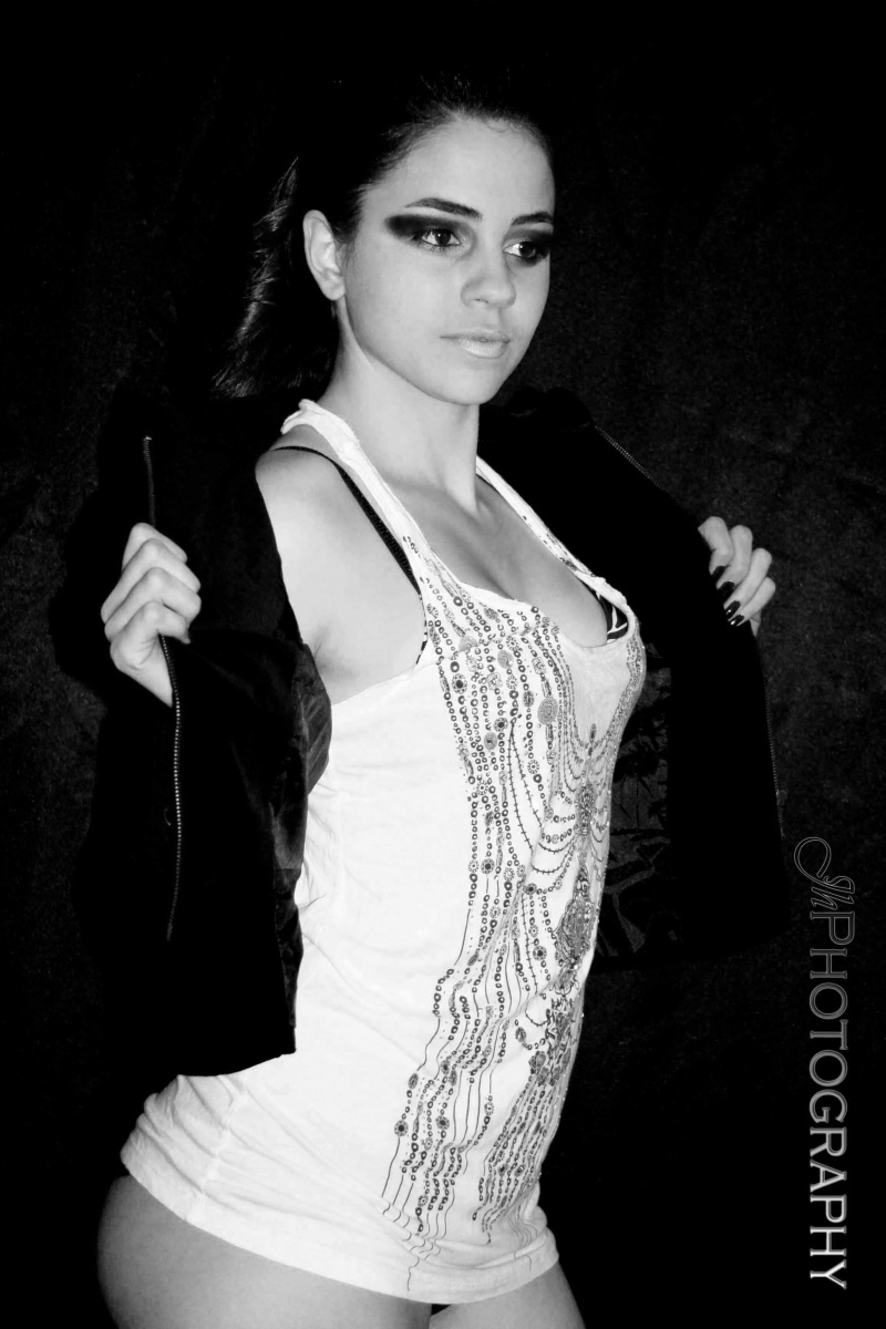 Female model photo shoot of Jenny Sanj