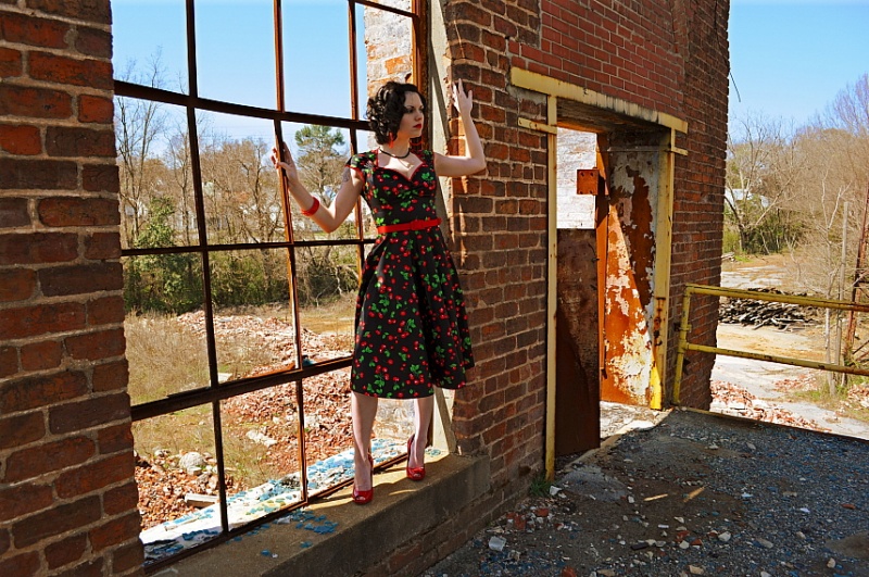Male and Female model photo shoot of Ian King and Katie Scarlet in Abandoned Mill