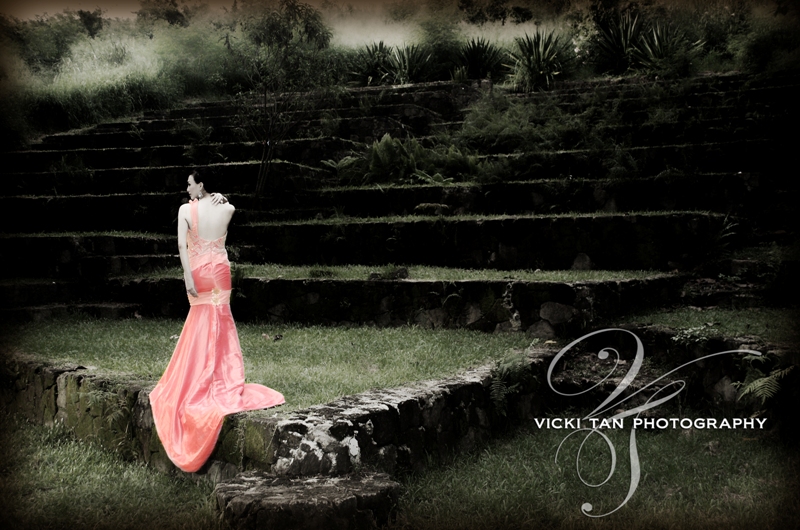 Female model photo shoot of Vicki Tan