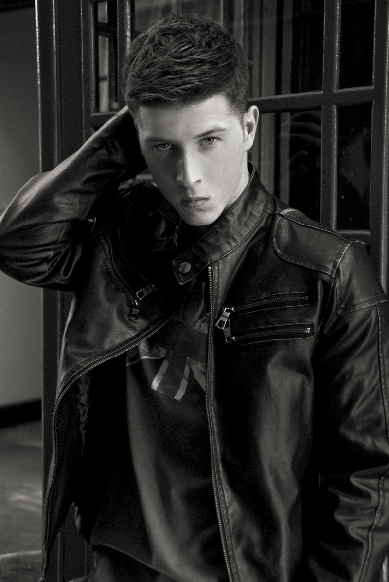 Male model photo shoot of Aric Higdon by Sarah Mireya