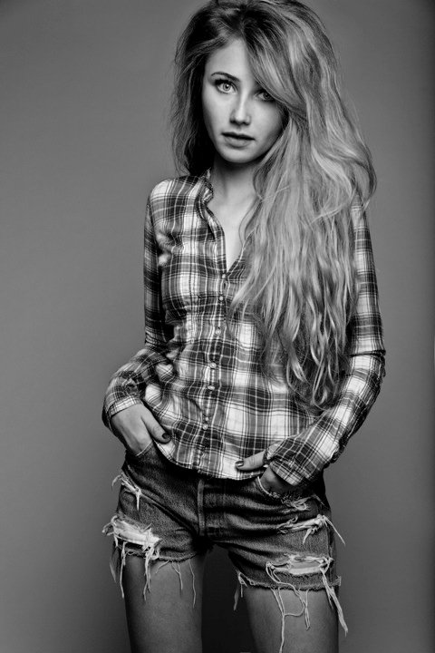 Female model photo shoot of Emma Randall2013