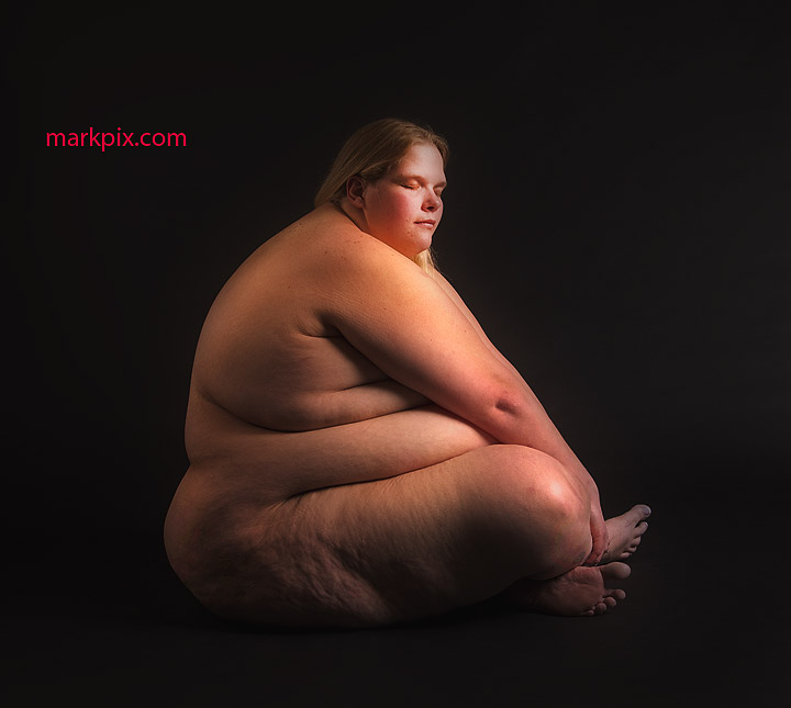 Female model photo shoot of ThinkingBig by markpix