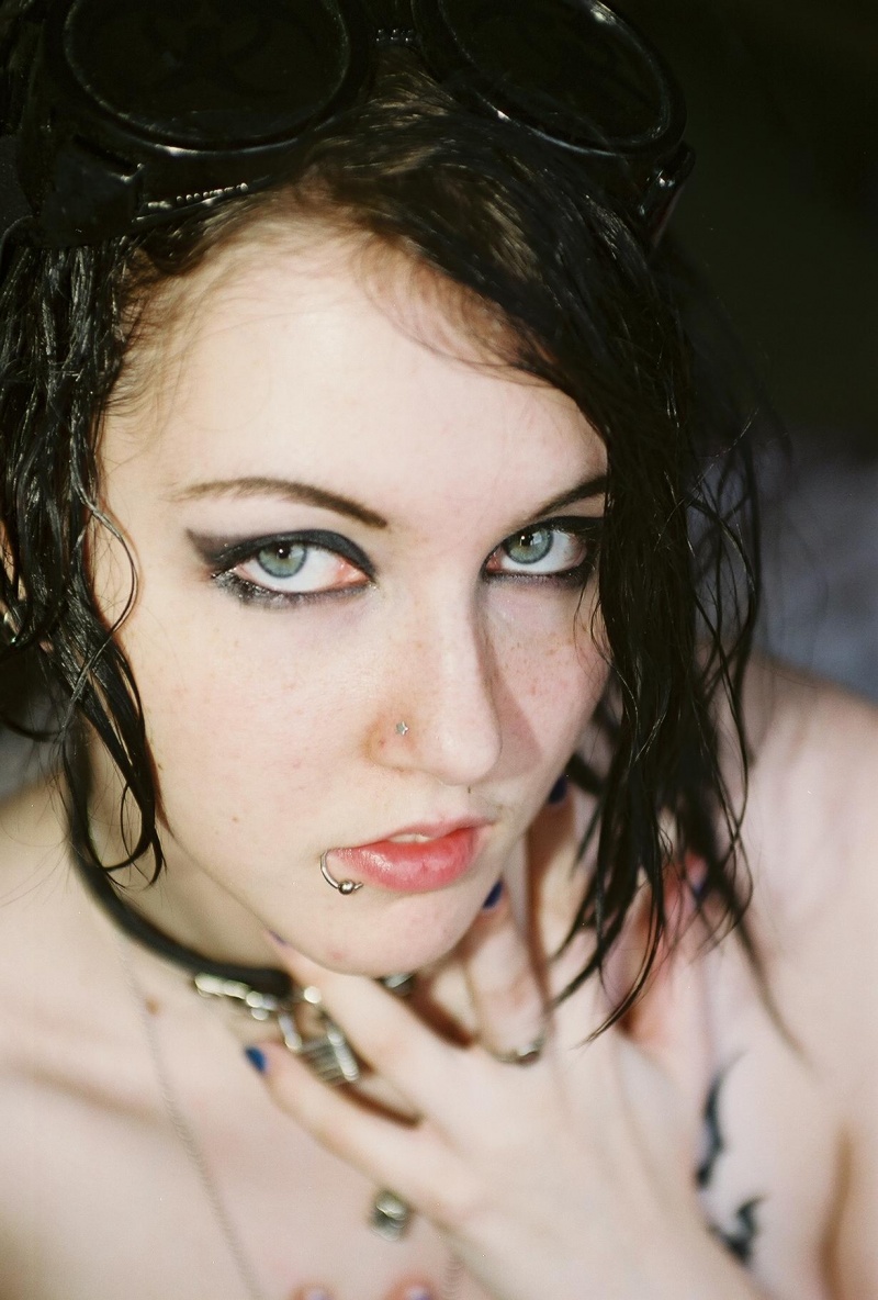 Female model photo shoot of Nikki Mayhem Tattoo