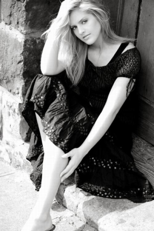 Female model photo shoot of Danielle E Lewis
