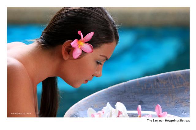 Female model photo shoot of Yu Li by Awarna Images in Banjaran Hotsprings Retreat