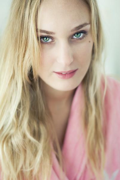 Female model photo shoot of Christine Amat