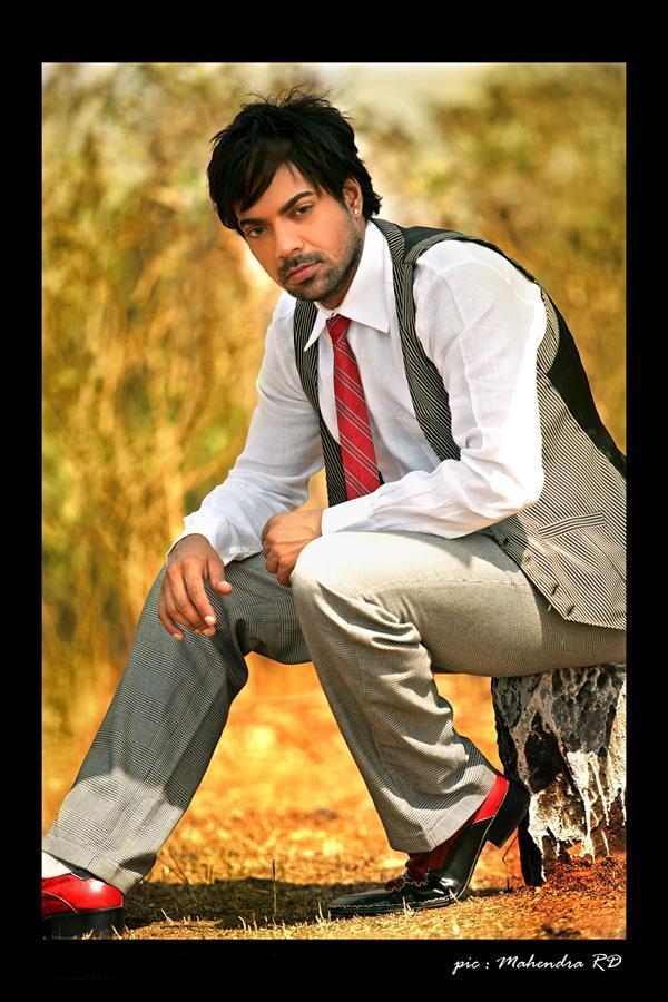 Male model photo shoot of Sanntosh Kumar
