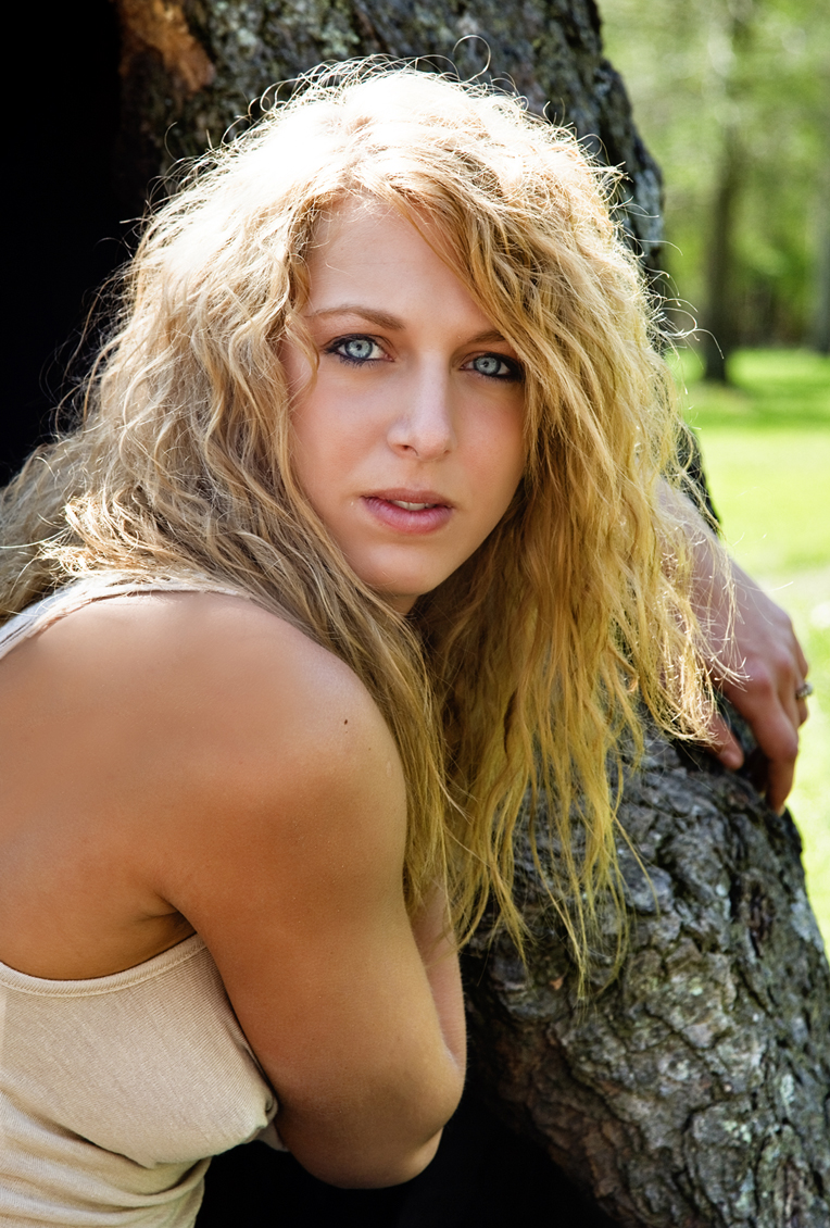 Female model photo shoot of Leah Lokken