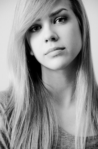 Female model photo shoot of Chelsea Mondoux