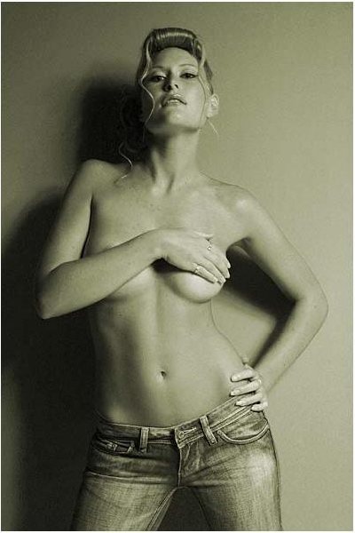 Female model photo shoot of Amber Barnard