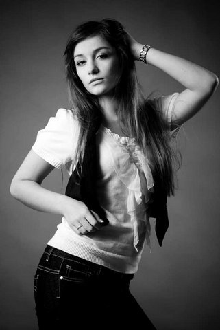 Female model photo shoot of Lilli Katsapis