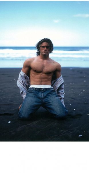 Male model photo shoot of Matt Craig in Piha Beach, New Zealand
