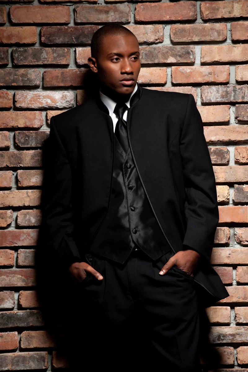 Male model photo shoot of Fabion Reeves