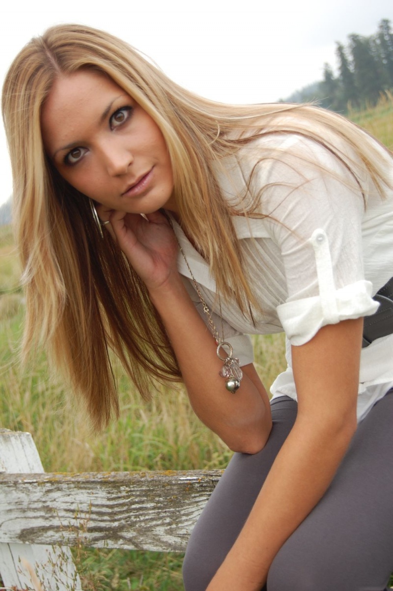 Female model photo shoot of Brit Long