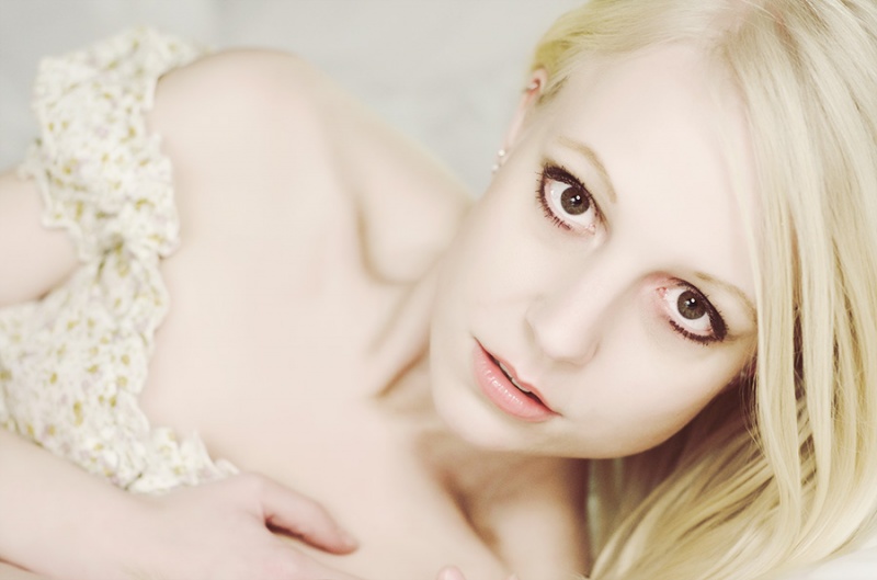 Female model photo shoot of EvaScarlet by falco