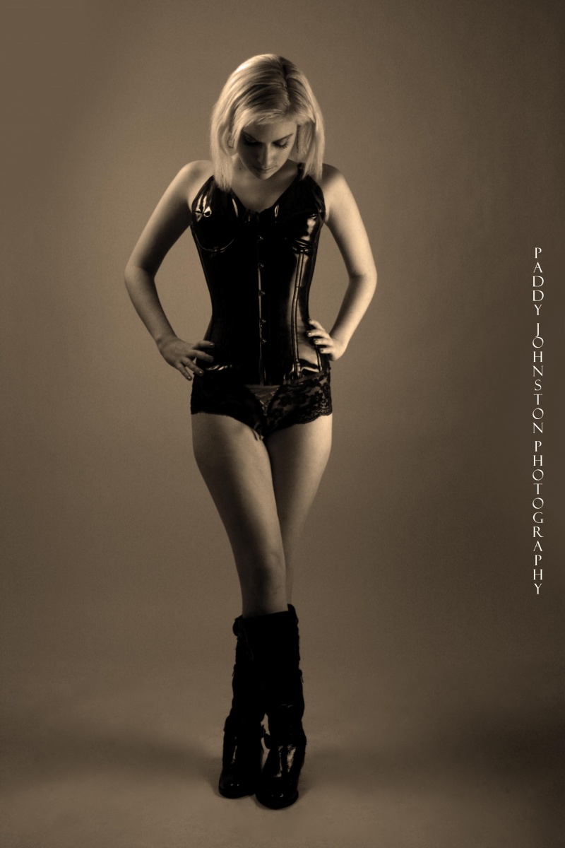 Female model photo shoot of xAlison Wonderlandx by Arterotica