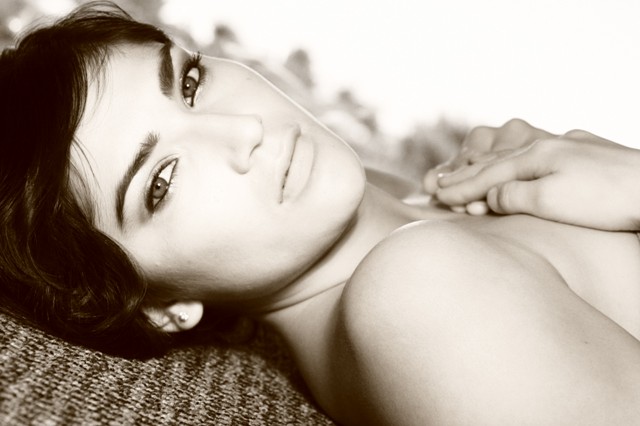 Female model photo shoot of Sierra Raine 
