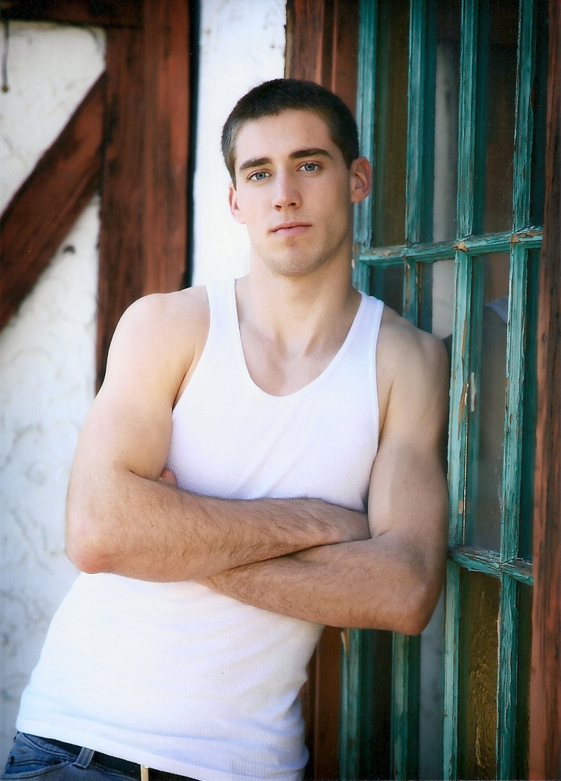 Male model photo shoot of Jeremy Holtzen