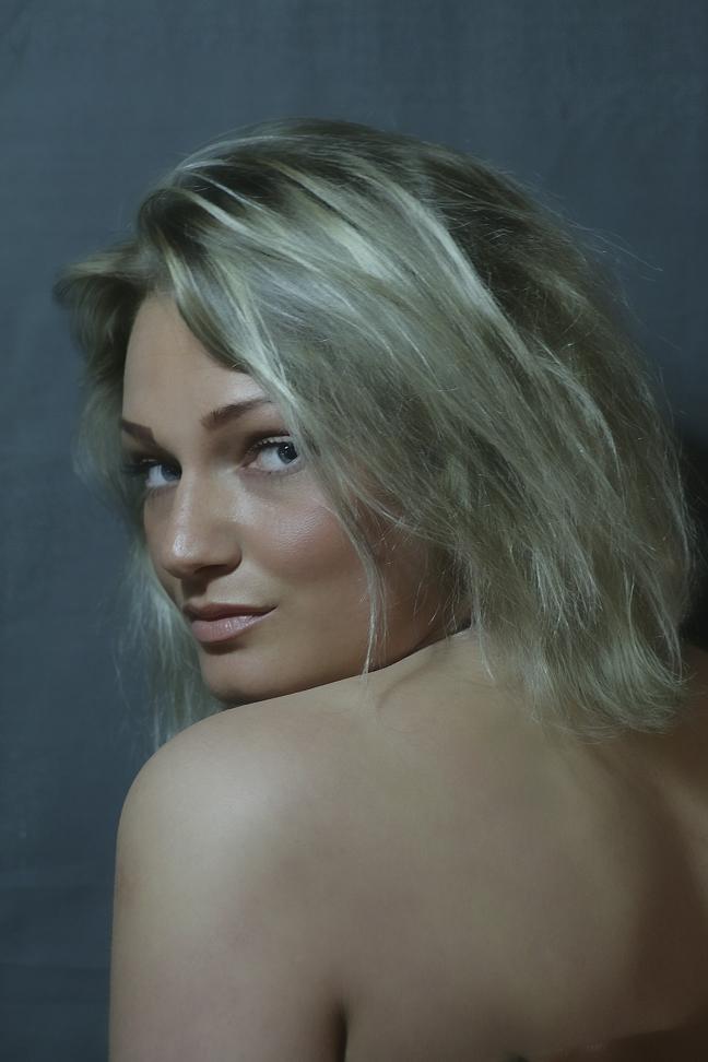 Female model photo shoot of Veronica Carlsen