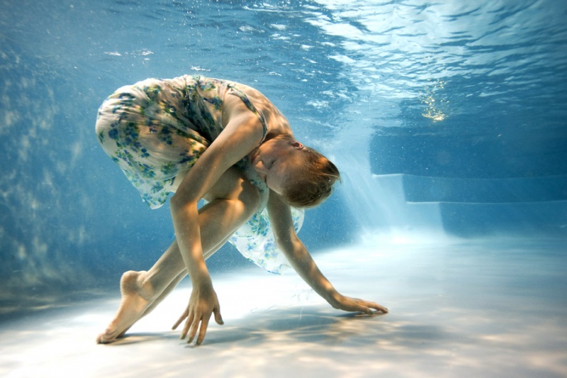 Male model photo shoot of evanwier in pool