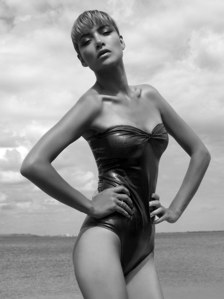 Female model photo shoot of Joan Aliette