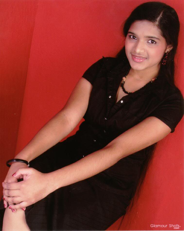 Female model photo shoot of NainaRawr