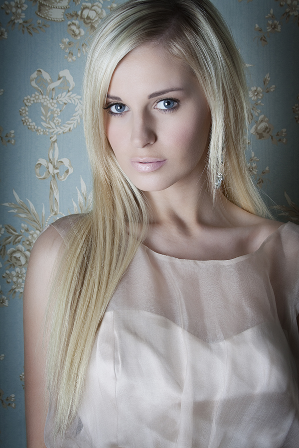 Female model photo shoot of katyjohnson