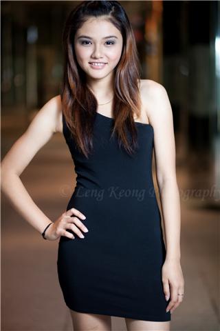 Female model photo shoot of Rinni in Raffles Place