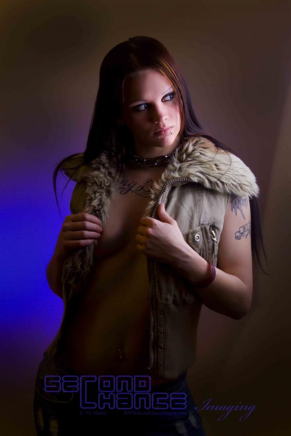 Female model photo shoot of Marilyn Von Torture