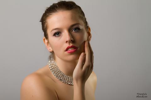 Female model photo shoot of Mika Dunno by allumski