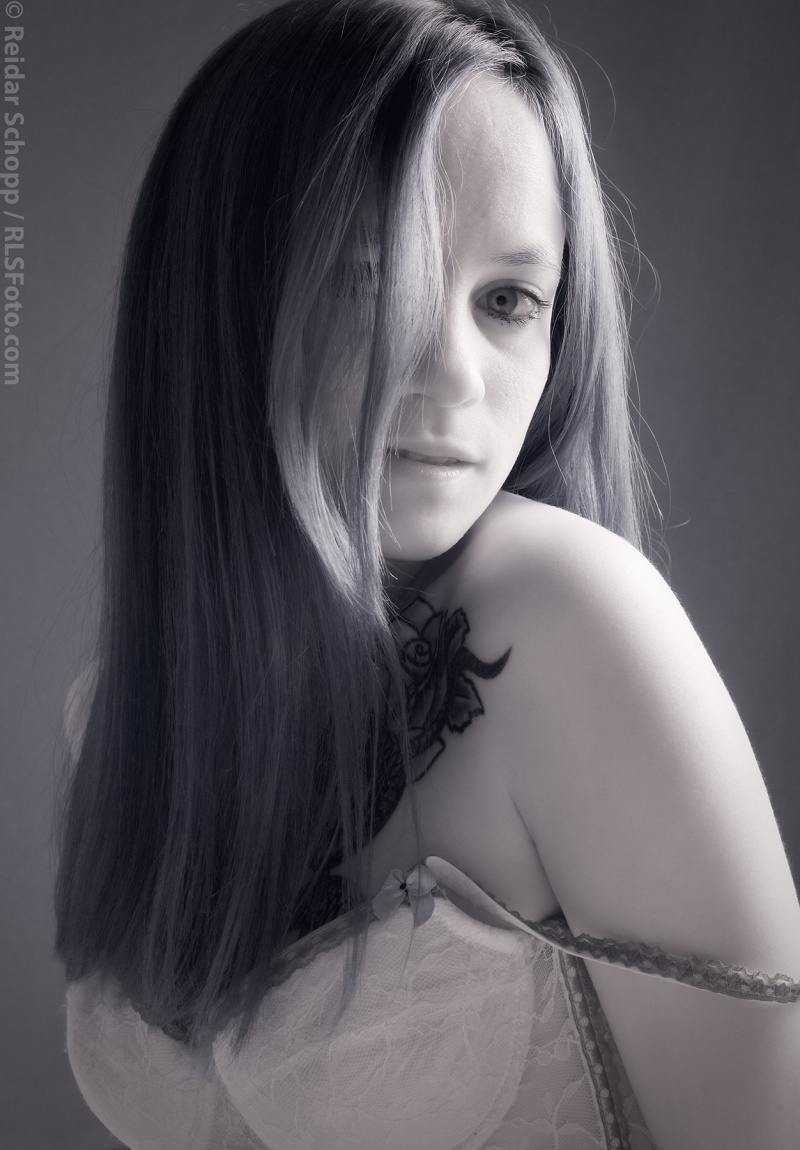 Female model photo shoot of CarolStrr by RLSFoto