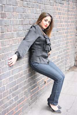 Female model photo shoot of yazzy786 in london