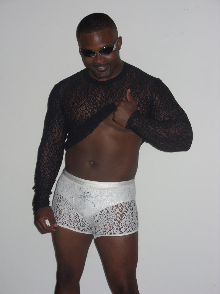 Male model photo shoot of Dondi2010