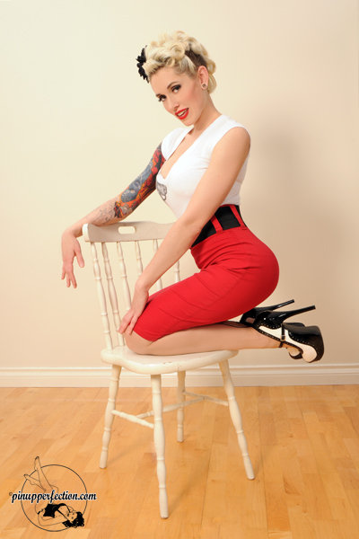 Female model photo shoot of Michelle Gateaux by Pin-up Perfection