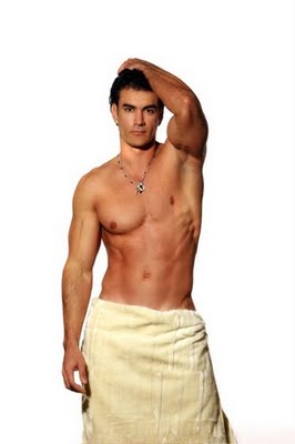 Male model photo shoot of Alehandro Guerra