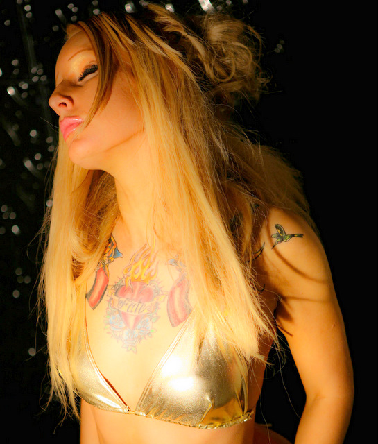 Female model photo shoot of Alyssa Mariah