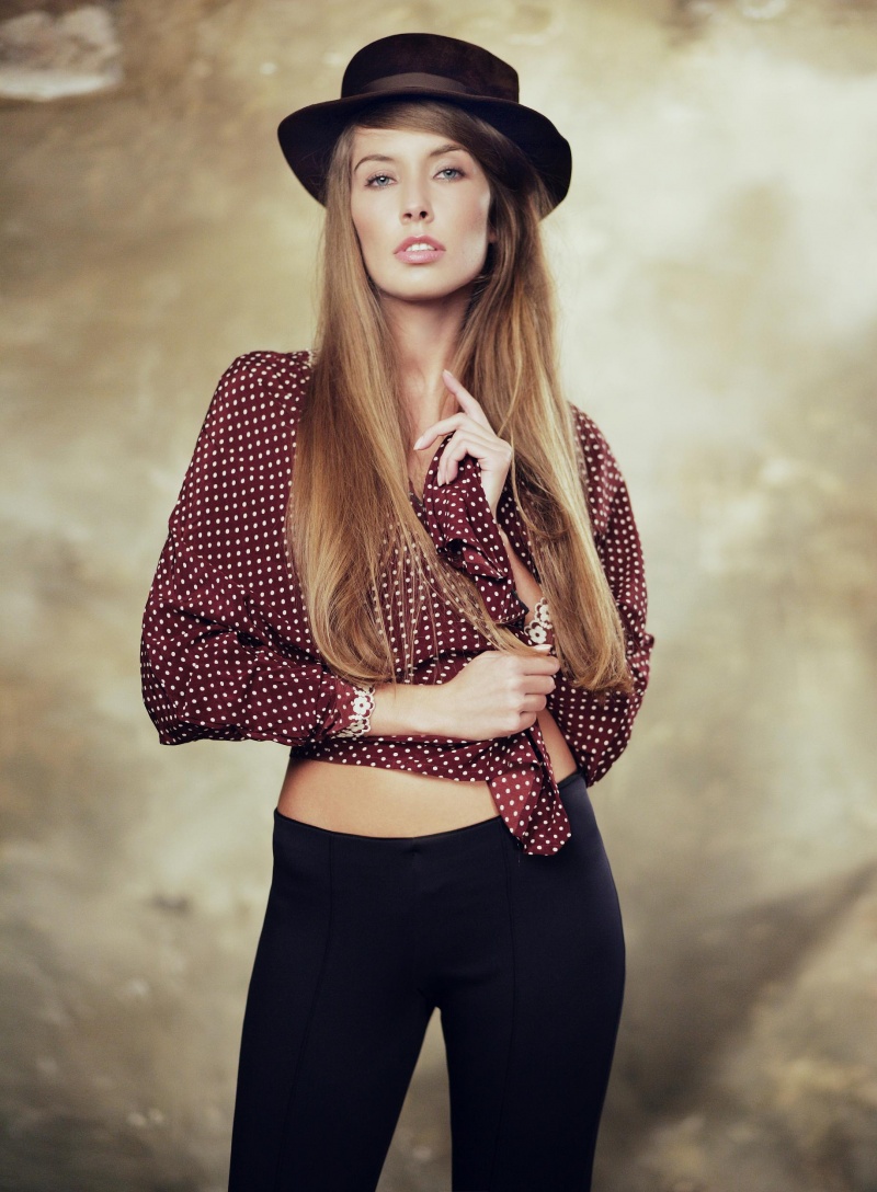 Female model photo shoot of Julia Korn