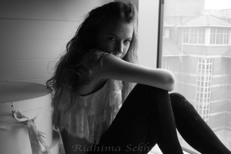 Female model photo shoot of Ridi
