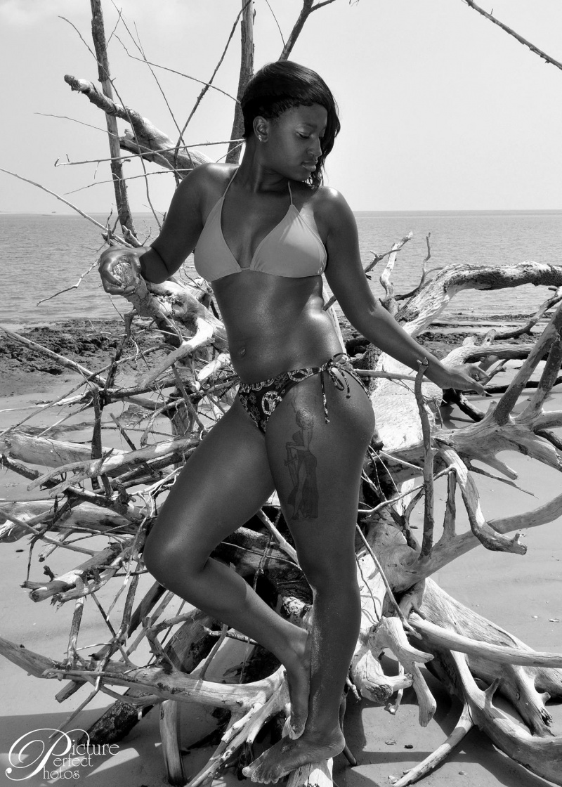 Female model photo shoot of Shaunden by Picture Perfect Photos